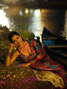 Ocean backdrop with Aarushi Baruah in colorful bandhani print saree