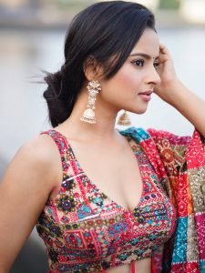 Ocean backdrop with Aarushi Baruah in colorful bandhani print saree