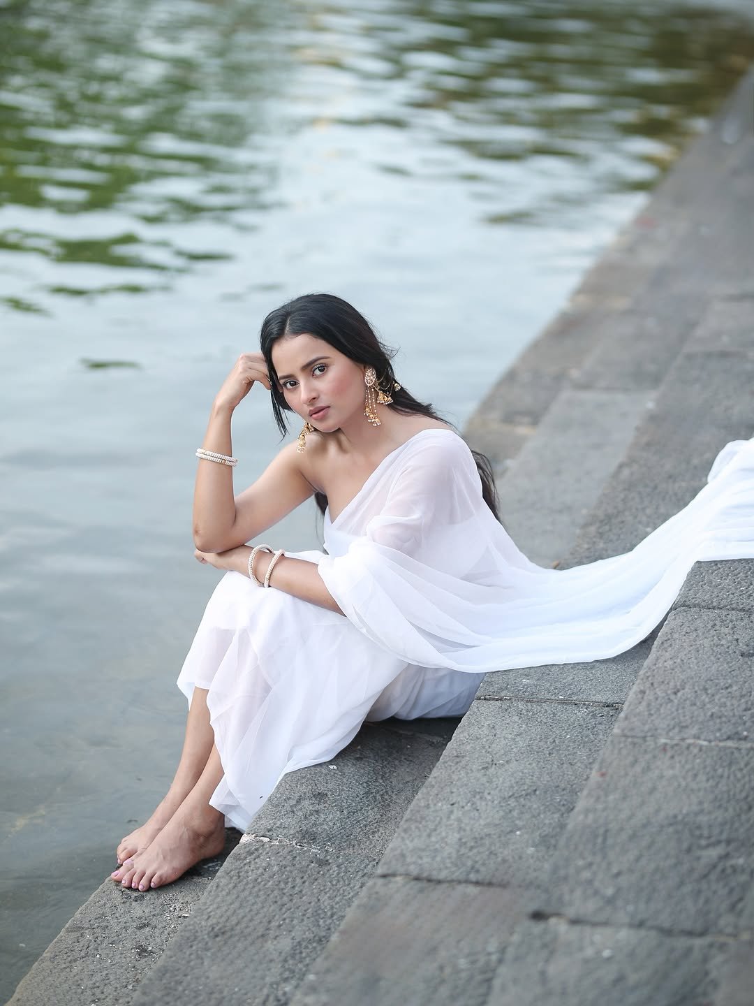 Aarushi Baruah white chiffon saree lakeside serene Photoshoot (16)