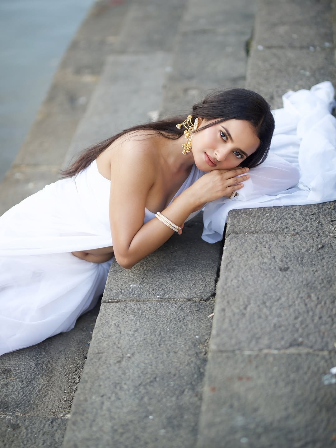 Aarushi Baruah white chiffon saree lakeside serene Photoshoot (2)