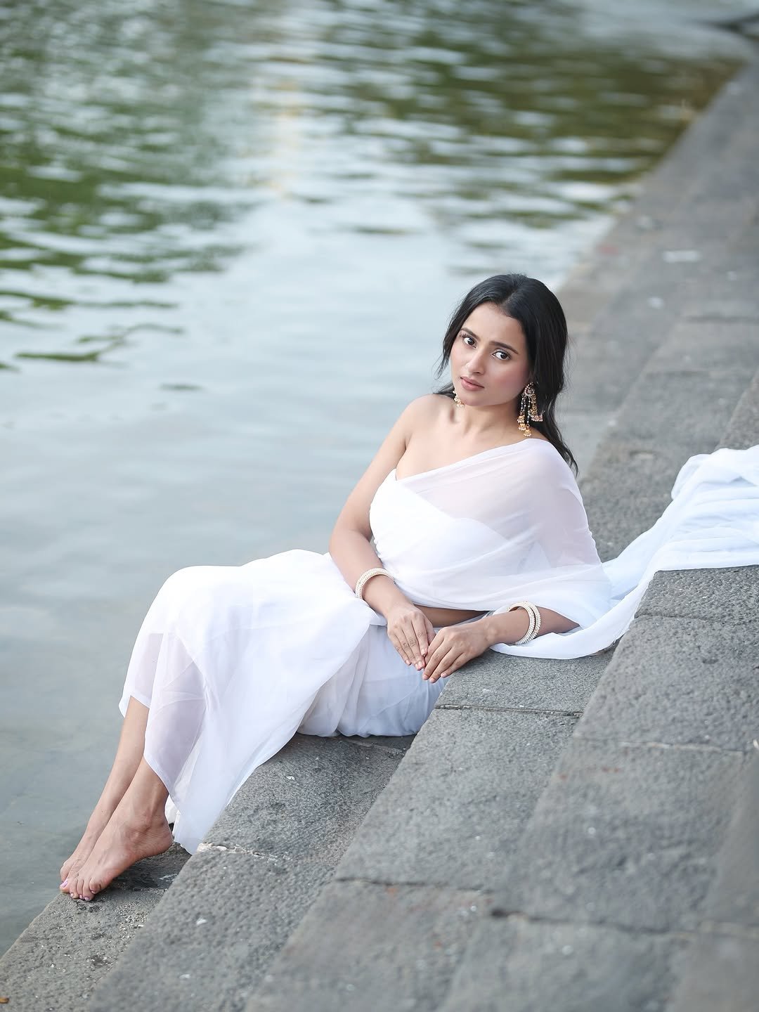 Aarushi Baruah white chiffon saree lakeside serene Photoshoot (3)