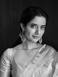 Lustrous silk fabric in Ashika Ranganath pink saree closeup