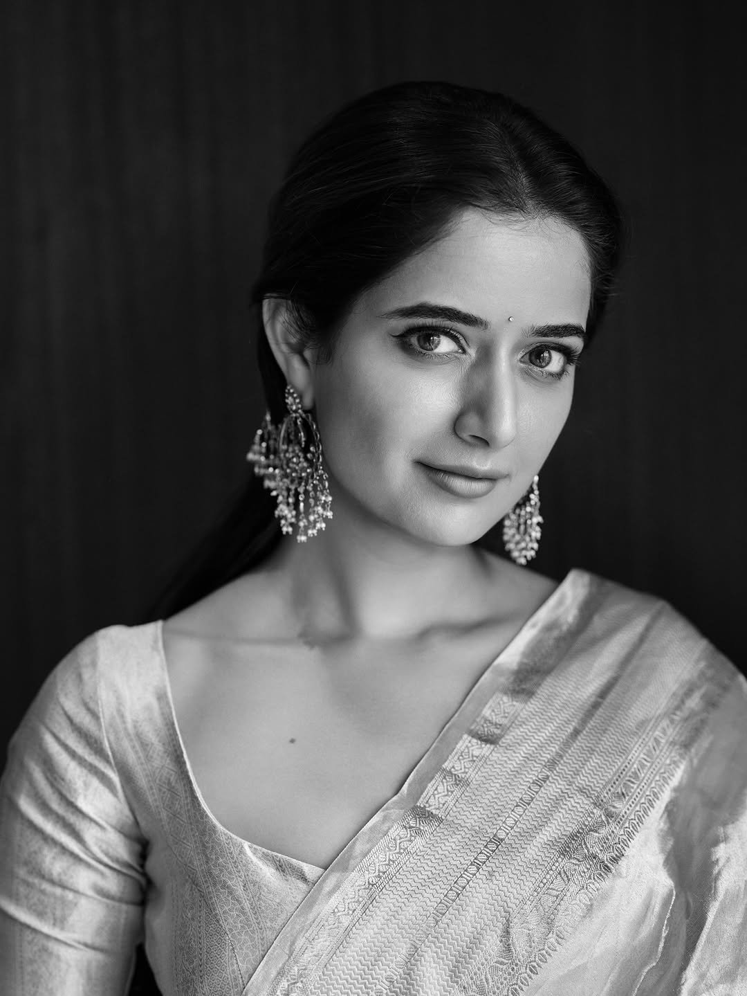 Ashika Ranganath Pink Silk Saree Traditional Photoshoot Elegant Look (11)