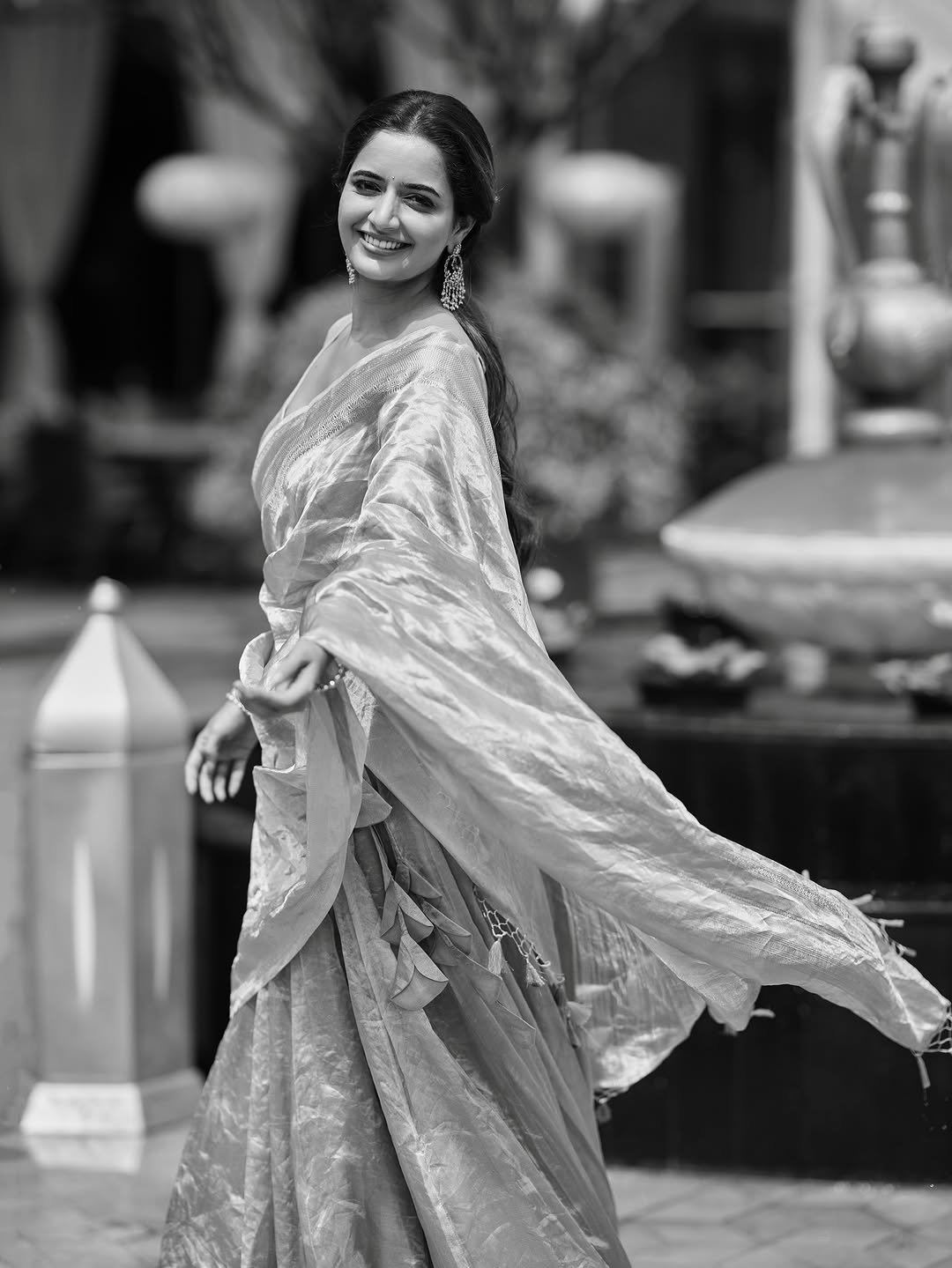 Ashika Ranganath Pink Silk Saree Traditional Photoshoot Elegant Look (15)