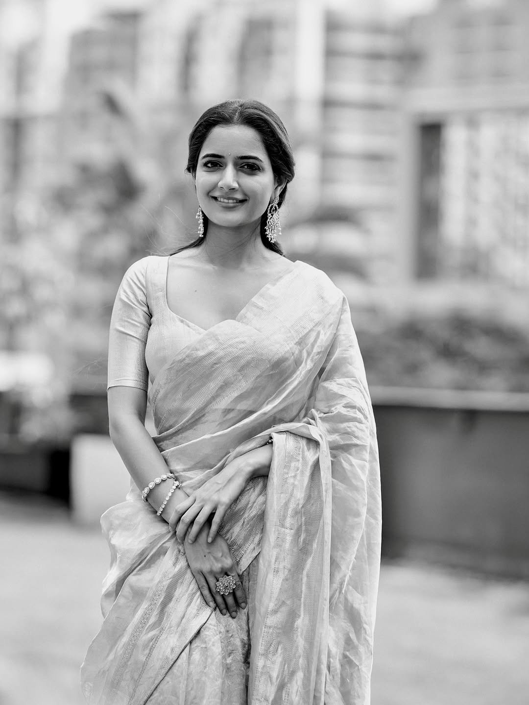 Ashika Ranganath Pink Silk Saree Traditional Photoshoot Elegant Look (2)