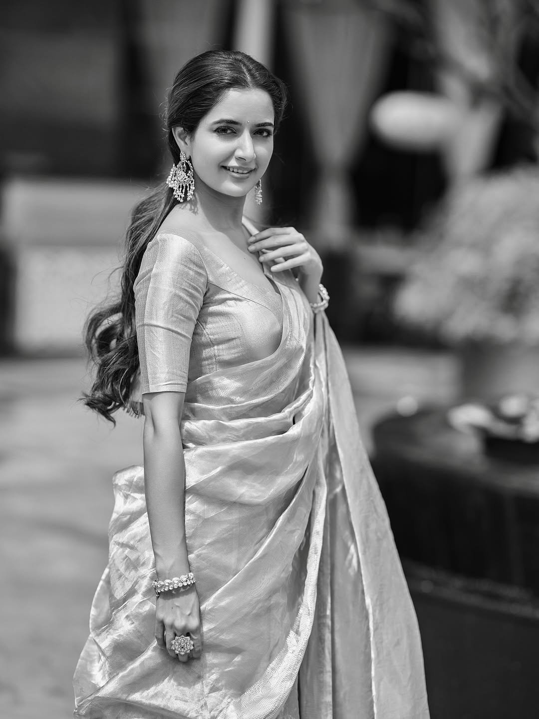 Ashika Ranganath Pink Silk Saree Traditional Photoshoot Elegant Look (5)