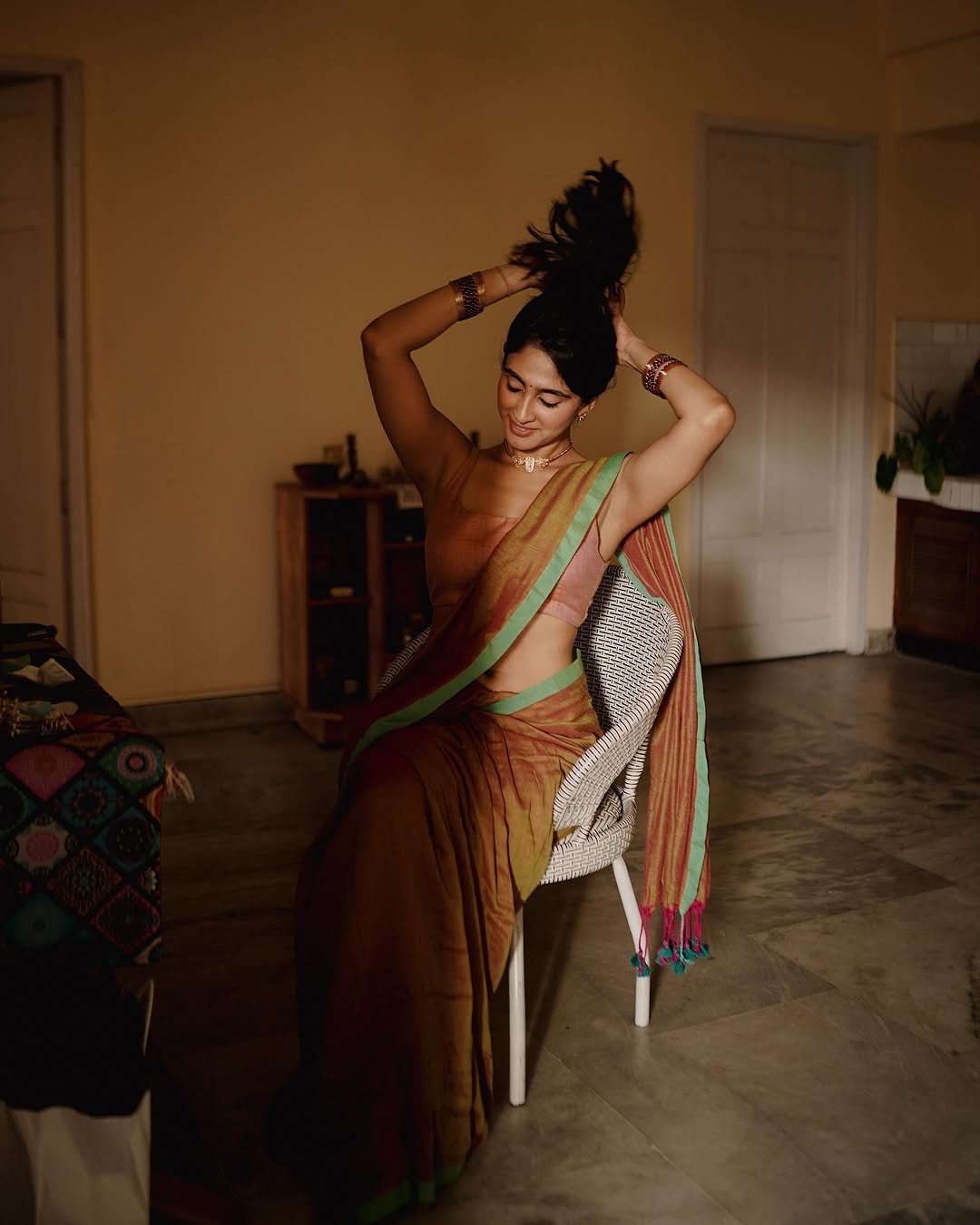 Deepti Sati earthy silk saree blush blouse moody indoor Portrait (12)