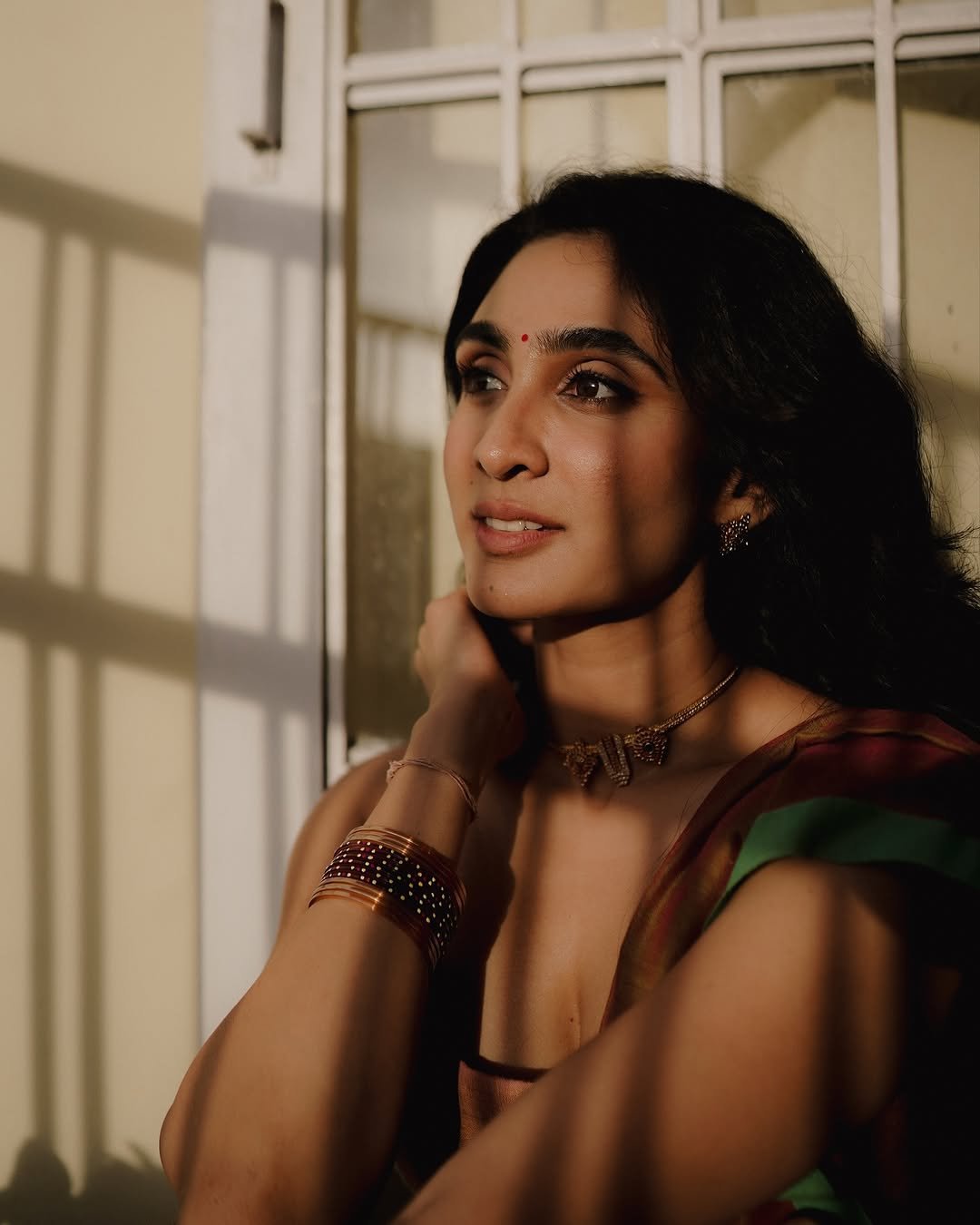 Deepti Sati earthy silk saree blush blouse moody indoor Portrait (15)