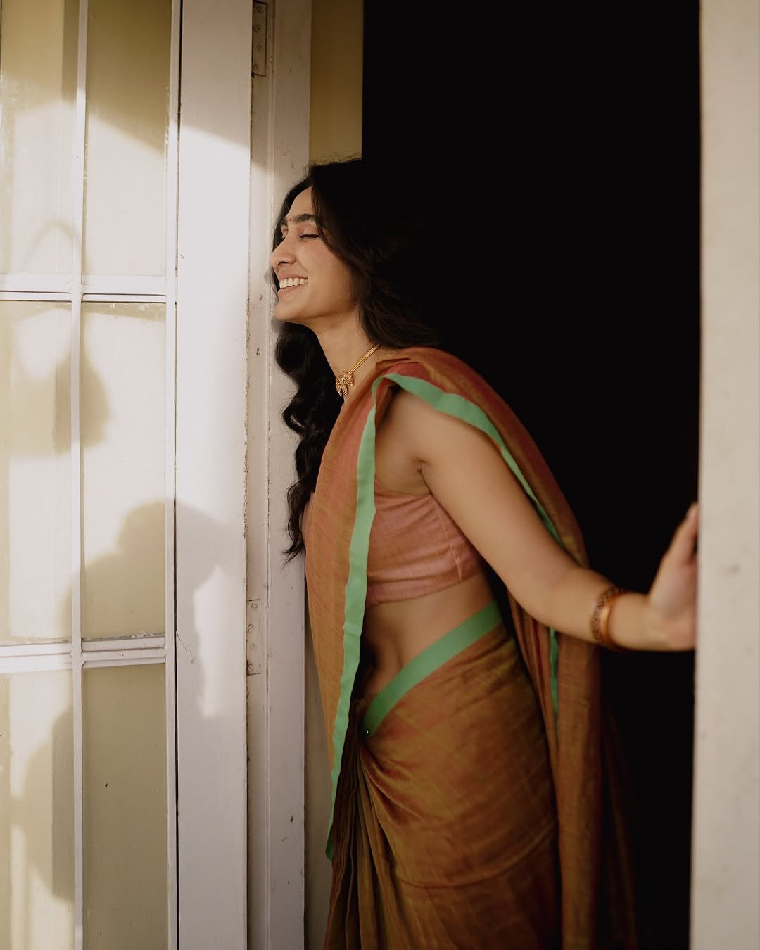 Deepti Sati earthy silk saree blush blouse moody indoor Portrait (16)