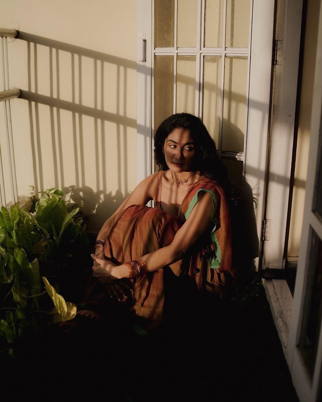 Deepti Sati earthy silk saree blush blouse moody indoor Portrait (17)