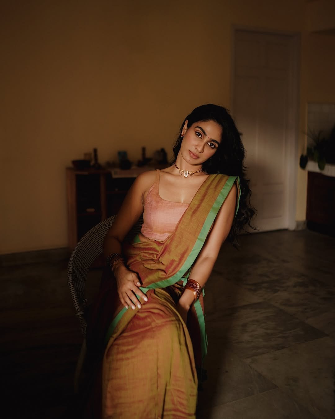 Deepti Sati earthy silk saree blush blouse moody indoor Portrait (4)