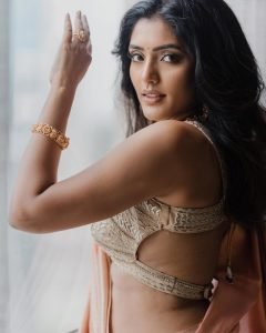 Eesha Rebba peach silk saree with elaborate temple jewelry set