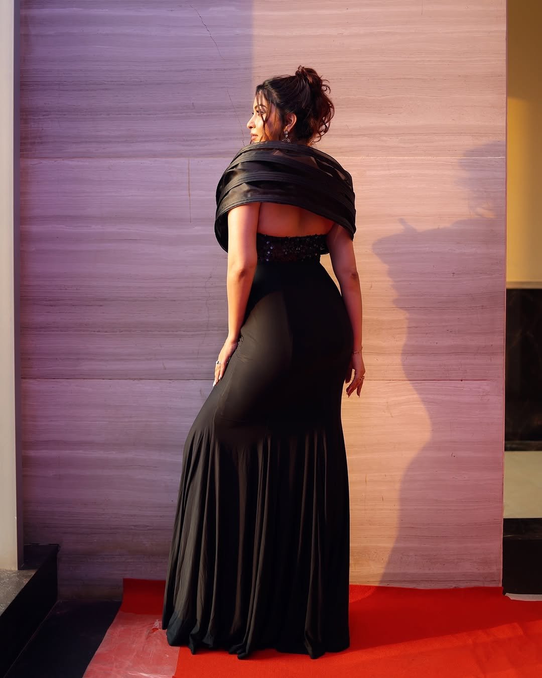 Eshanya Maheshwari black sequin gown sunset glow Showcase (11)