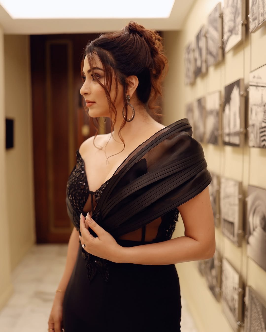 Eshanya Maheshwari black sequin gown sunset glow Showcase (12)