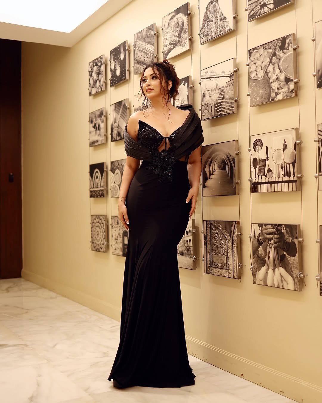 Eshanya Maheshwari black sequin gown sunset glow Showcase (6)