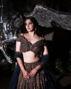 Radiant smile of Eshanya Maheshwari in festive lehenga at night