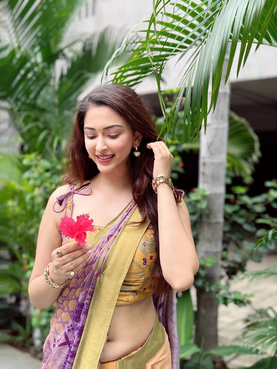 Eshanya Maheshwari multicolor saree street style Photoshoot (13)