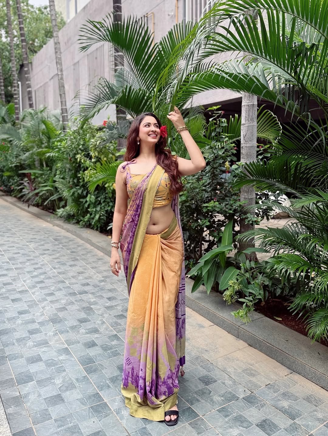 Eshanya Maheshwari multicolor saree street style Photoshoot (4)