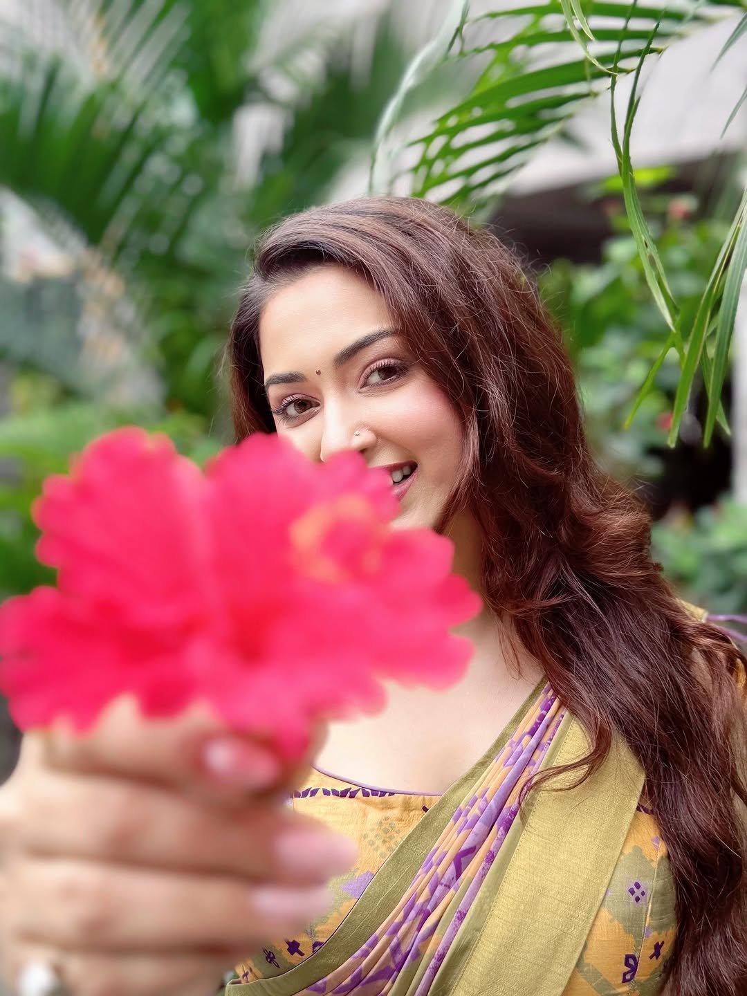 Eshanya Maheshwari multicolor saree street style Photoshoot (7)