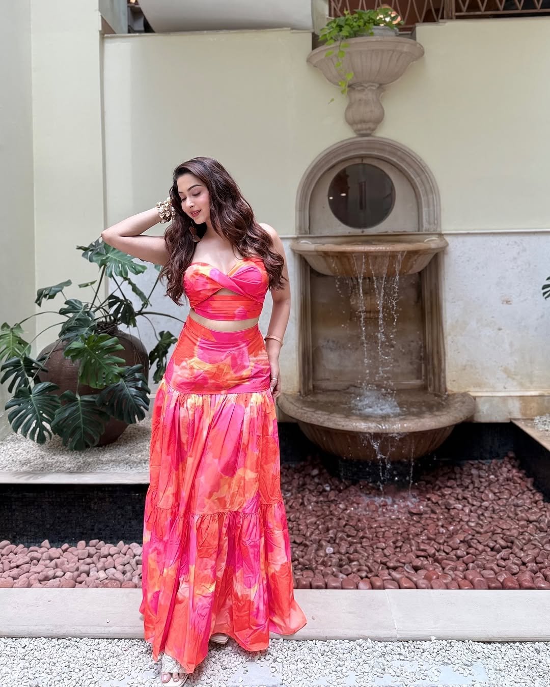 Eshanya Maheshwari pink cutout dress balcony candid (12)