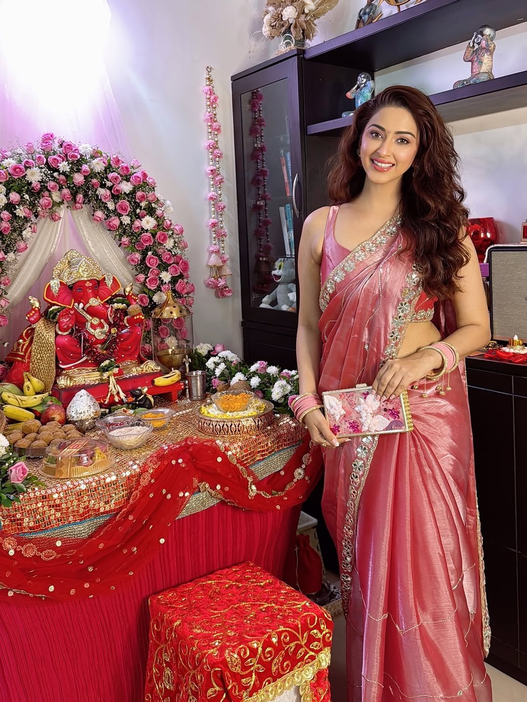 Eshanya Maheshwari pink saree Ganesh puja blessings Gallery (13)