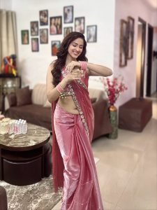 Eshanya Maheshwari praying in pink saree during Ganesh Puja celebration