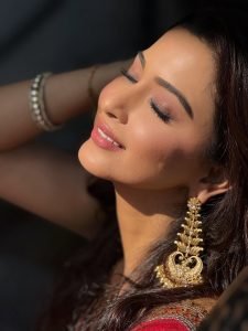 Sunshine illuminating Eshanya Maheshwari elegant red lehenga look