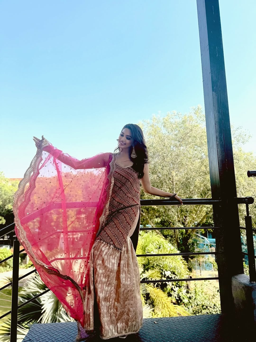 Eshanya Maheshwari red lehenga balcony sunshine Gallery (12)