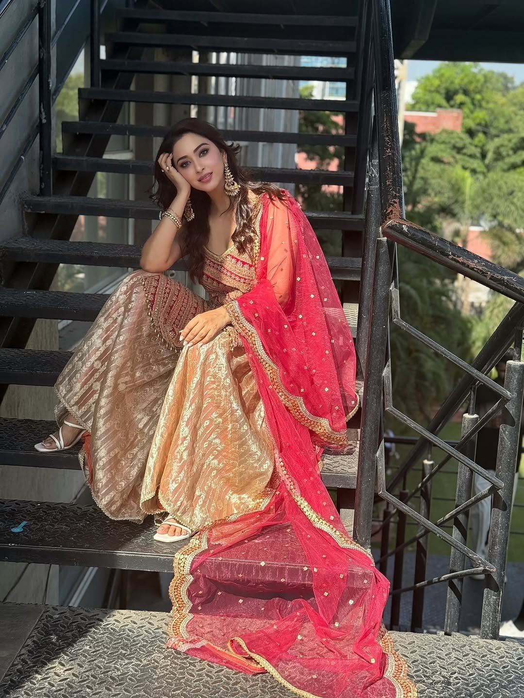 Eshanya Maheshwari red lehenga balcony sunshine Gallery (15)