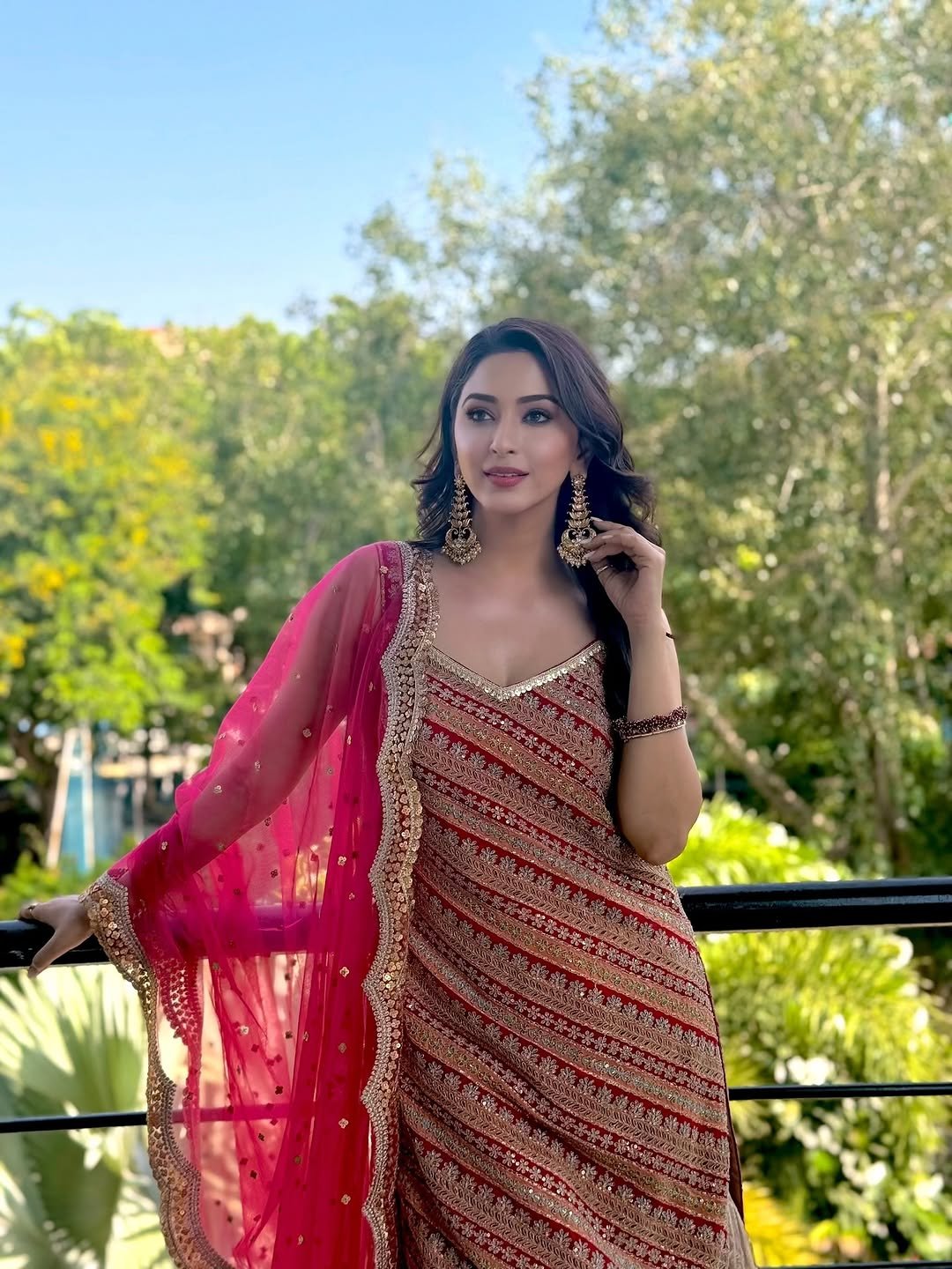 Eshanya Maheshwari red lehenga balcony sunshine Gallery (9)