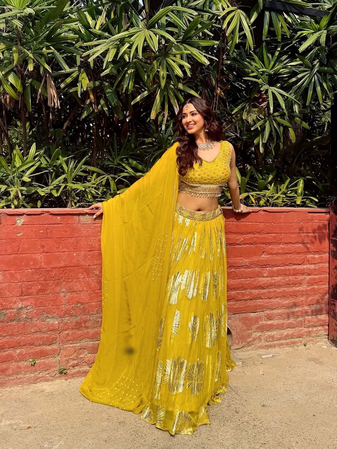 Eshanya Maheshwari yellow mirrorwork lehenga Navel Show (10)