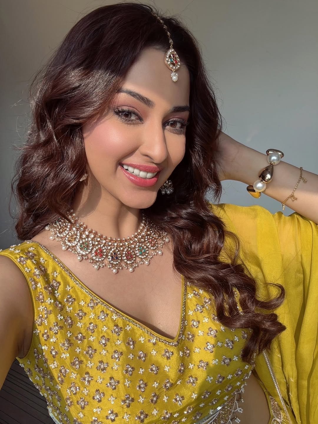 Eshanya Maheshwari yellow mirrorwork lehenga Navel Show (14)