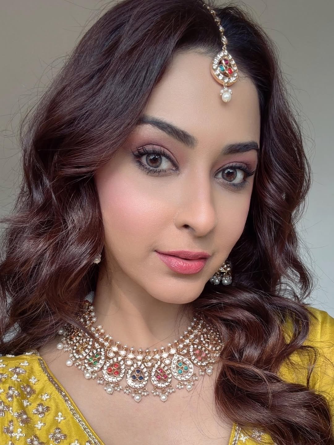 Eshanya Maheshwari yellow mirrorwork lehenga Navel Show (17)