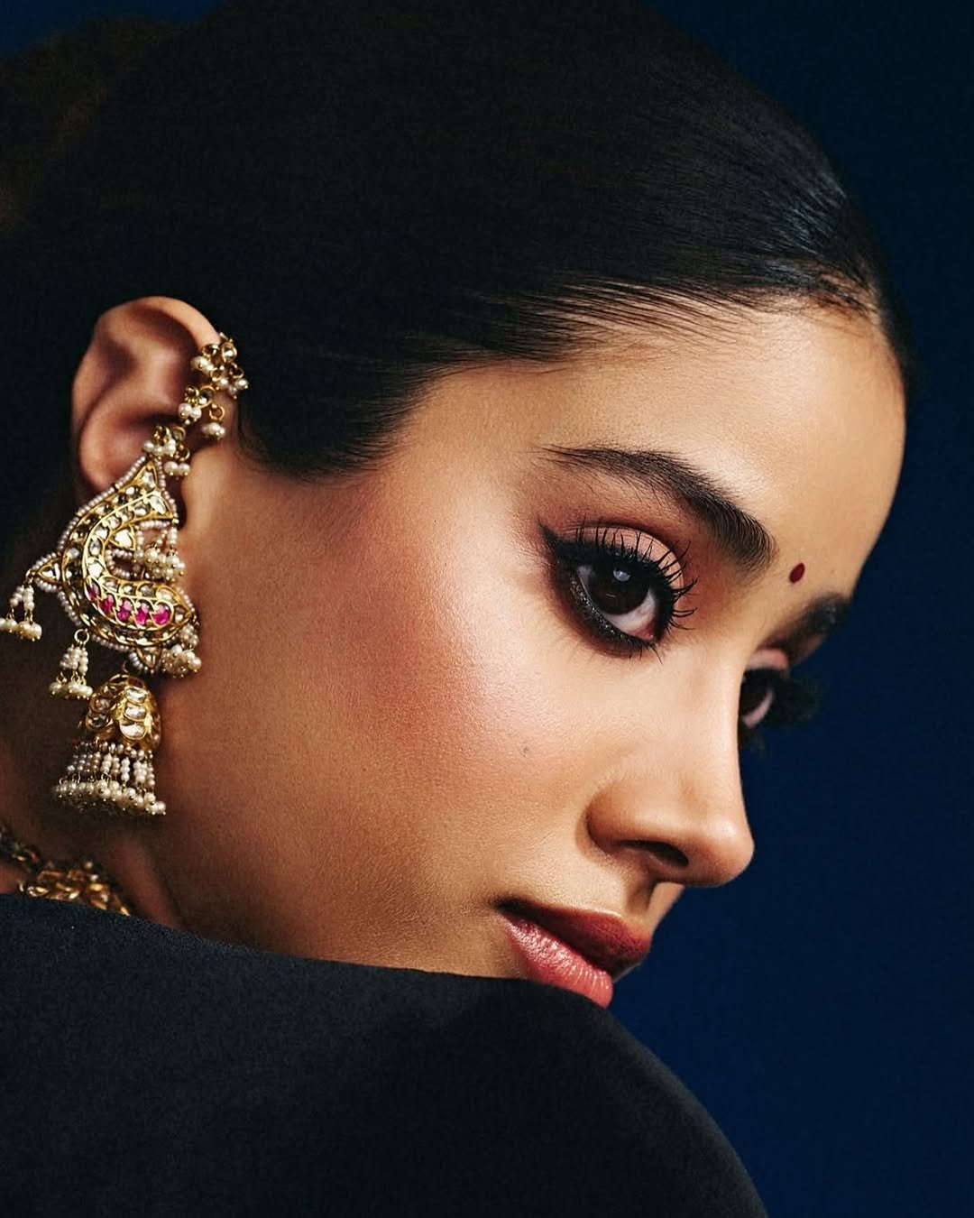 Janhvi Kapoor navy velvet saree heavy kundan jewels Studio Portrait (3)