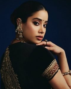 Heavy traditional kundan necklace on Janhvi Kapoor velvet saree