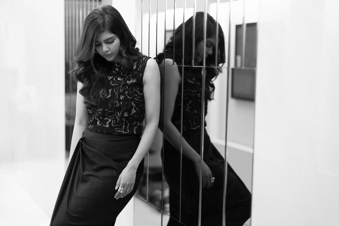 Kalyani Priyadarshan black embellished top mirror hallway chic Photoshoot (13)