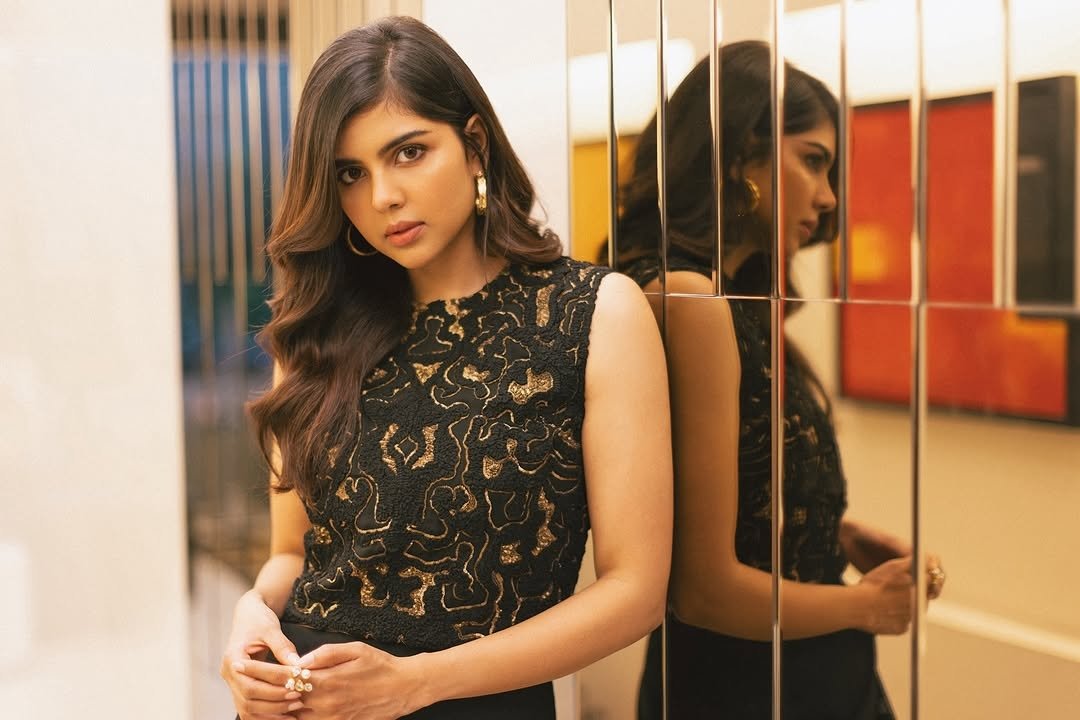 Kalyani Priyadarshan black embellished top mirror hallway chic Photoshoot (3)