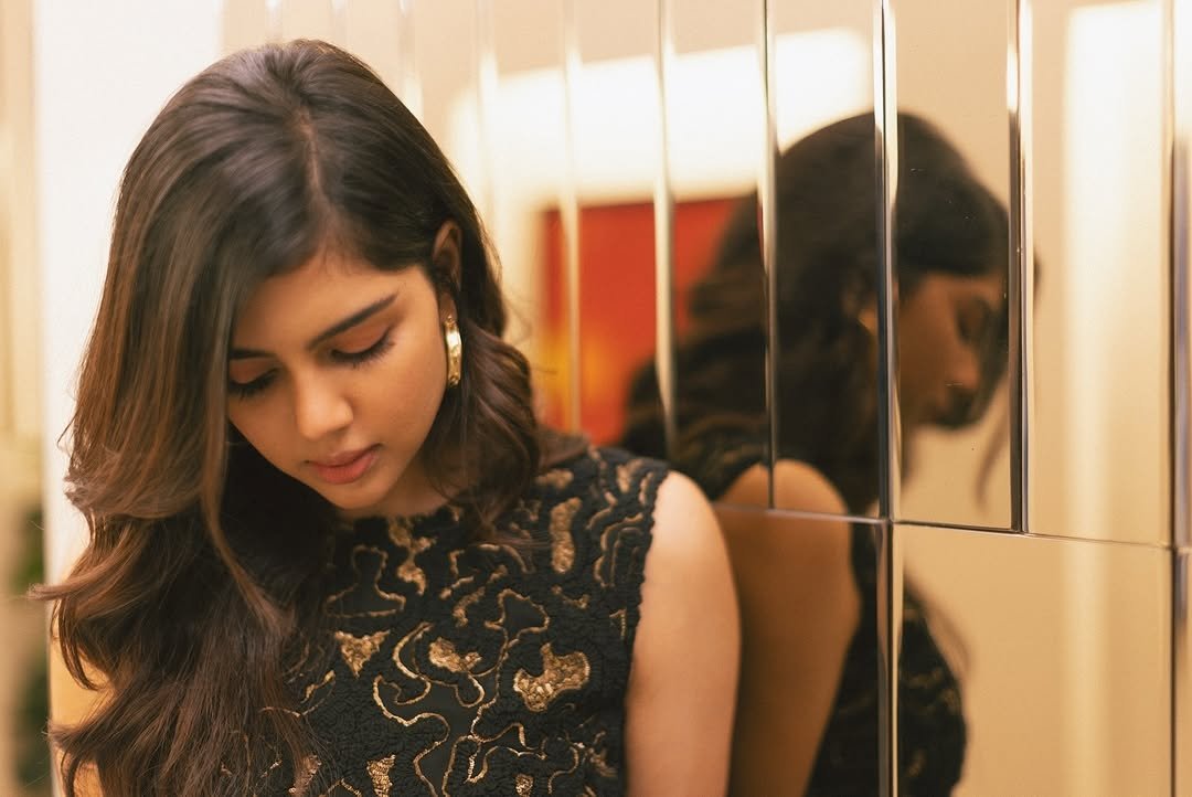 Kalyani Priyadarshan black embellished top mirror hallway chic Photoshoot (6)