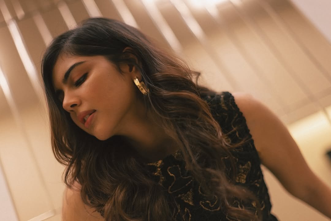 Kalyani Priyadarshan black embellished top mirror hallway chic Photoshoot (7)