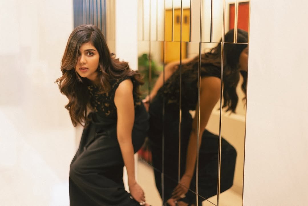 Kalyani Priyadarshan black embellished top mirror hallway chic Photoshoot (8)