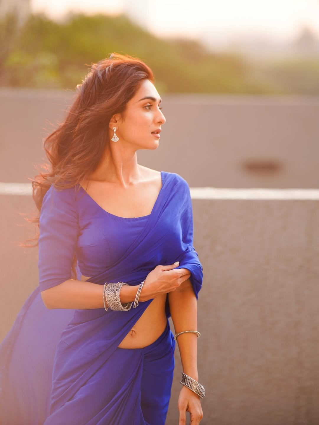 Kritika Singh Yadav Blue Saree Stylish Photoshoot Glamorous Look (4)