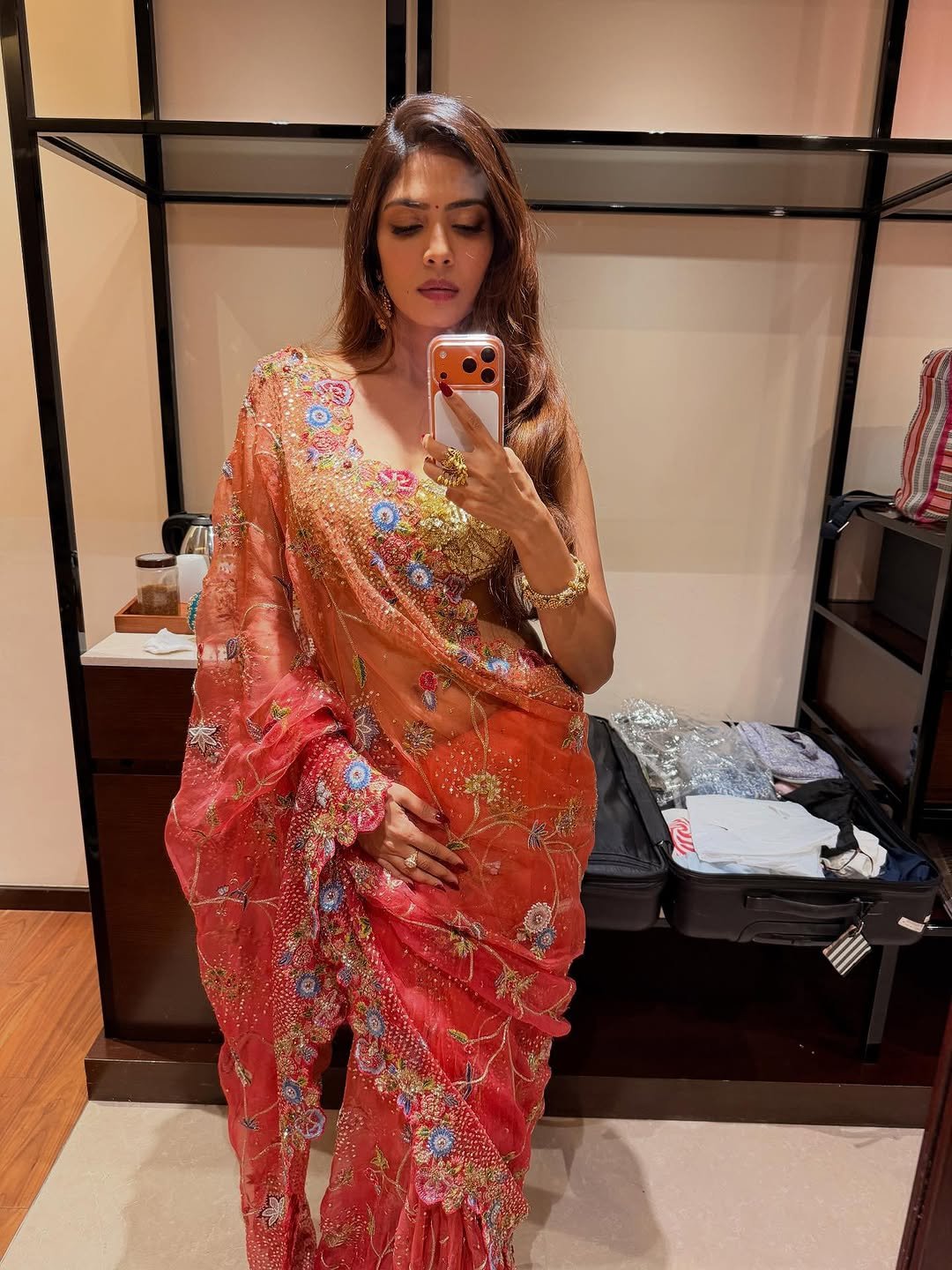 Malavika Mohanan coral floral saree mosaic wall Photoshoot (10)