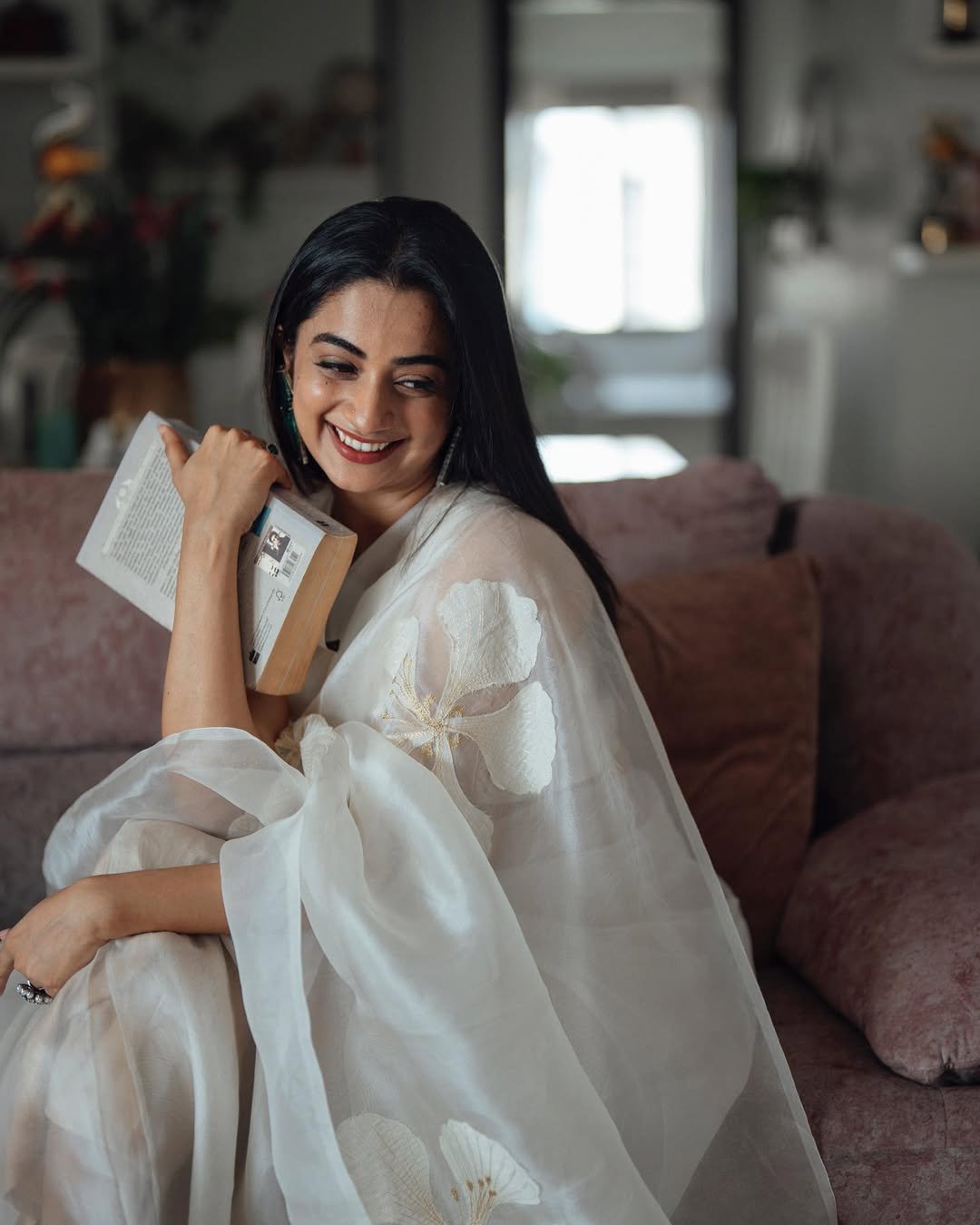 Namitha Pramod ivory White saree cozy room charm Photoshoot (10)