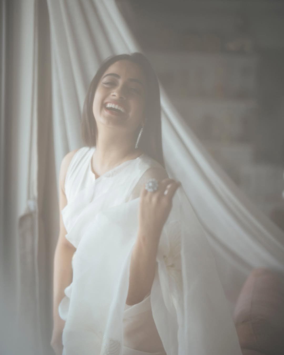 Namitha Pramod ivory White saree cozy room charm Photoshoot (13)