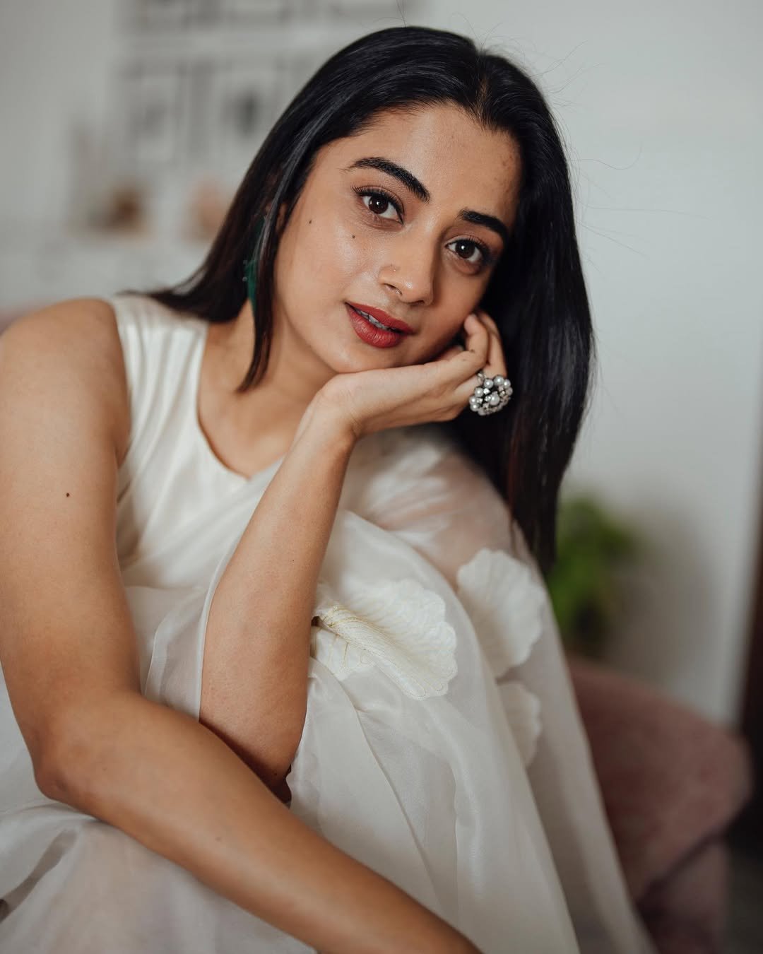 Namitha Pramod ivory White saree cozy room charm Photoshoot (14)