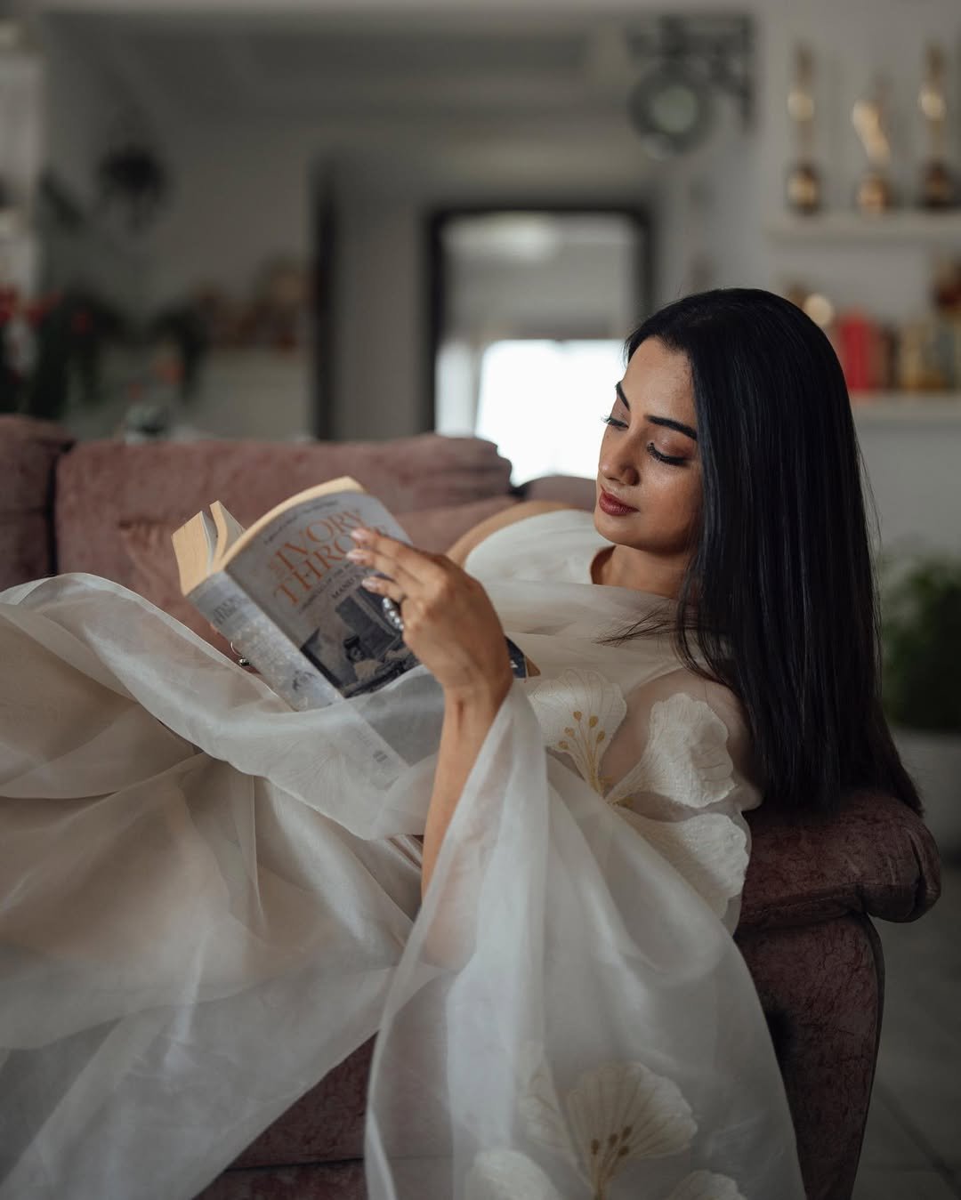 Namitha Pramod ivory White saree cozy room charm Photoshoot (16)