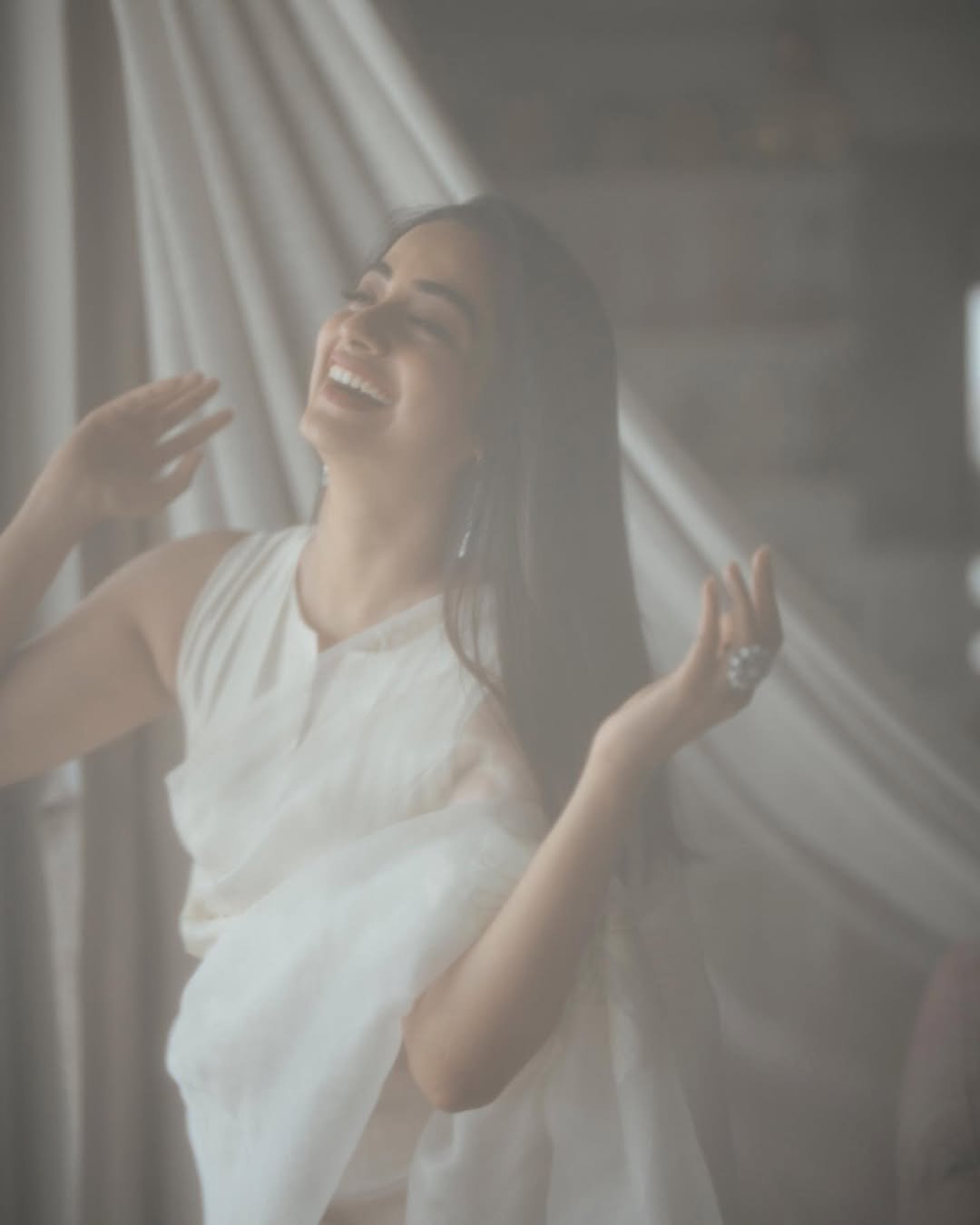 Namitha Pramod ivory White saree cozy room charm Photoshoot (4)