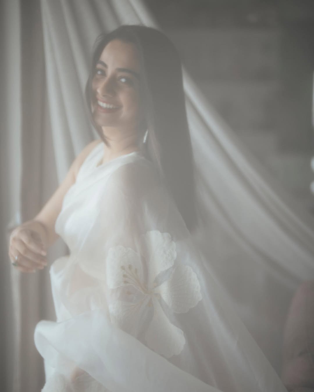 Namitha Pramod ivory White saree cozy room charm Photoshoot (7)