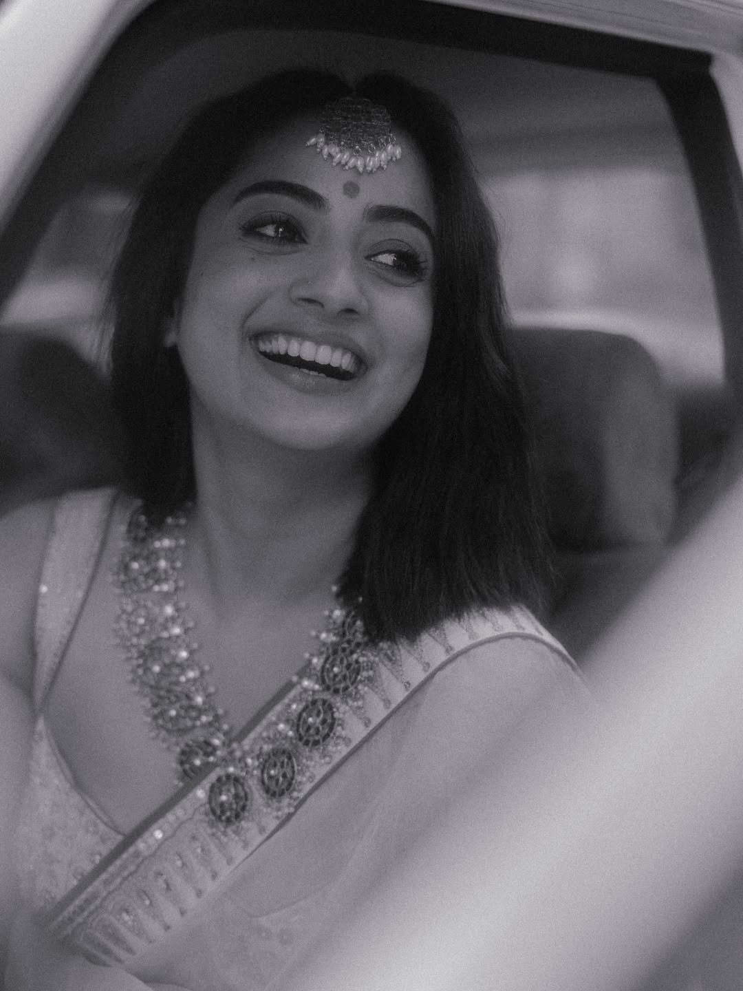 Namitha Pramod ivory saree rose-gold jewelry car cabin Portrait (14)