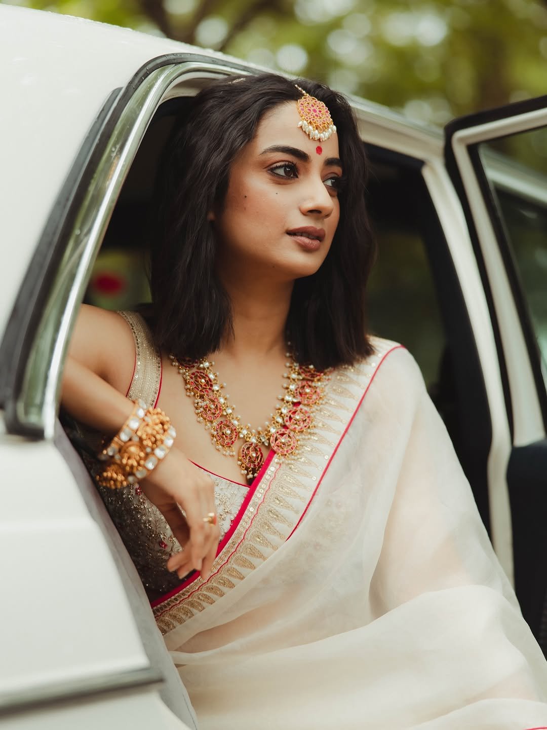 Namitha Pramod ivory saree rose-gold jewelry car cabin Portrait (19)